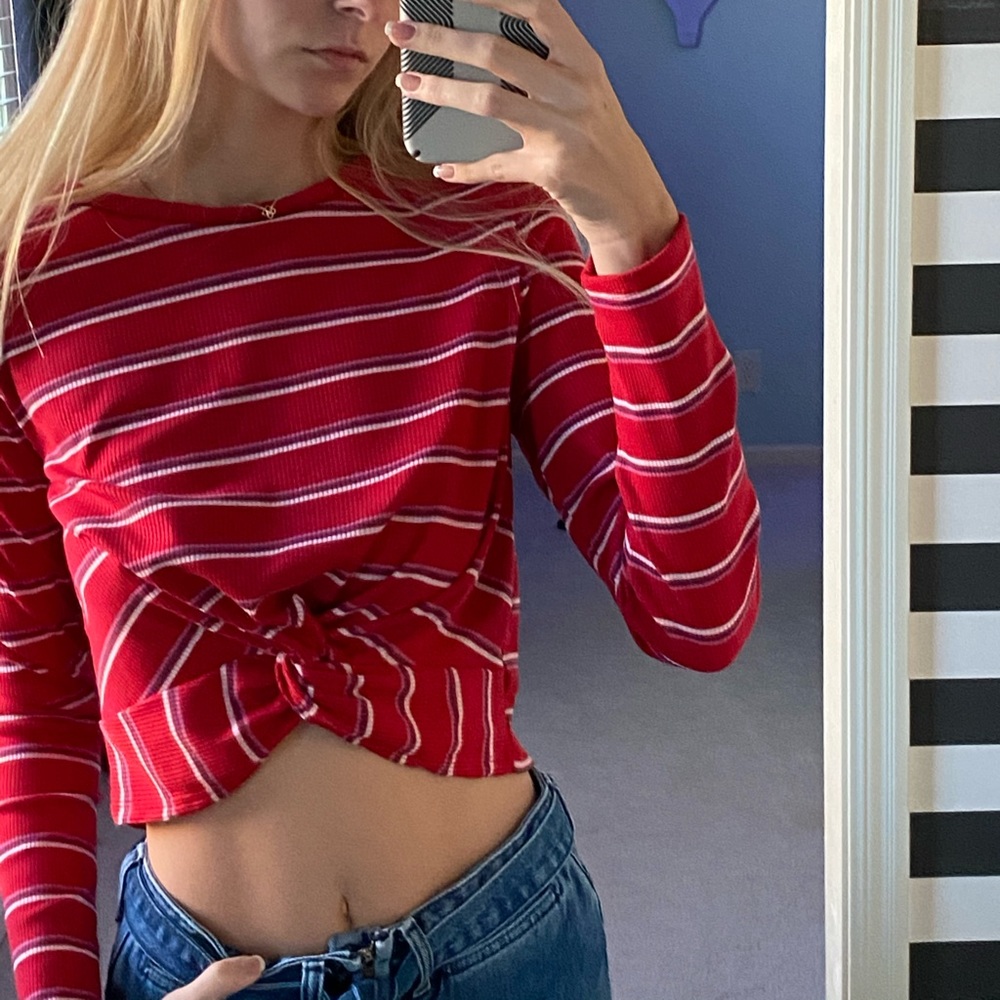 Tied long sleeve crop top